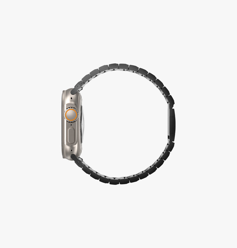 Strova Mag | Self-Adjustable Steel Apple Watch Band 49/45/44/42mm | UNIQ | Side